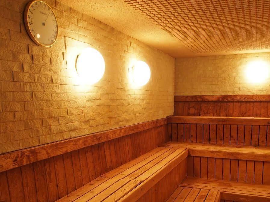 Ueno Station Hostel Oriental Ⅱ Tokyo Bagian luar foto